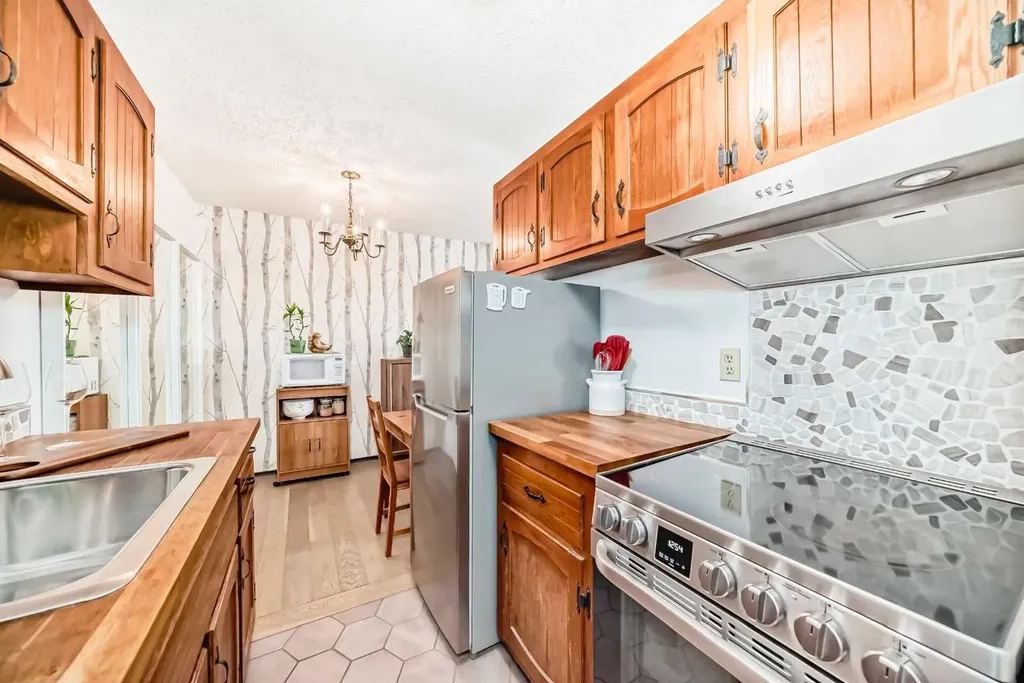 635 57 Avenue SW Calgary AB T2V 0H5