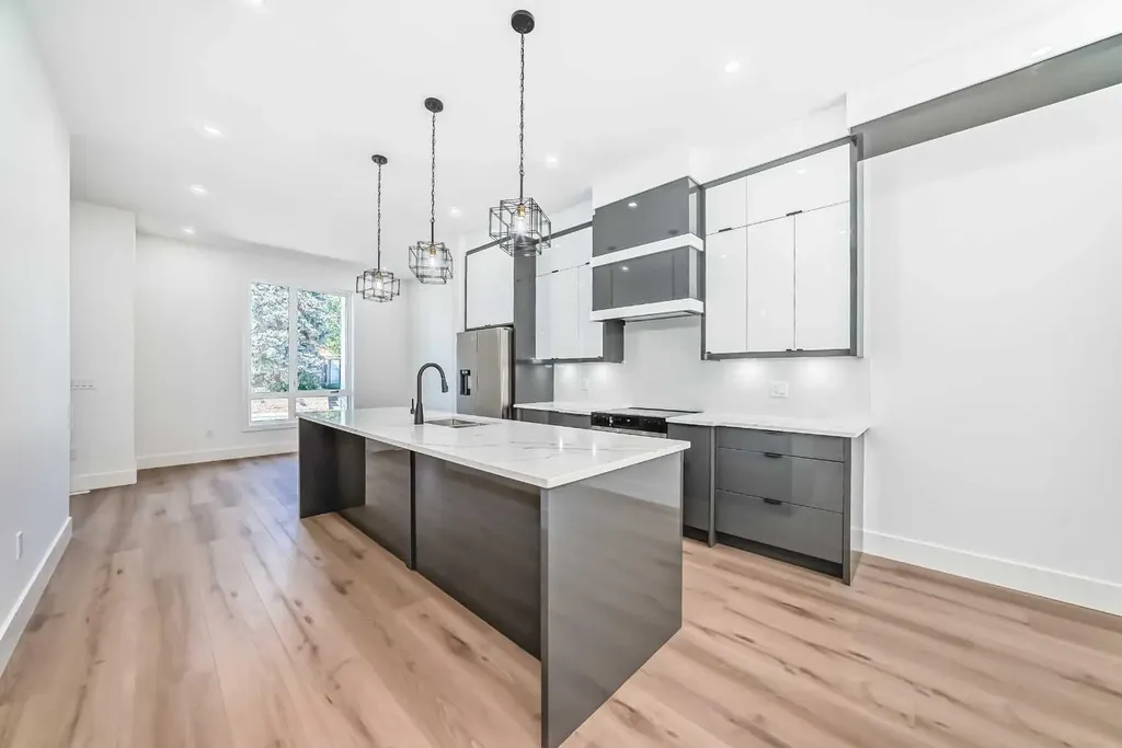 2371 20 Avenue NW Calgary AB T2M 4C9