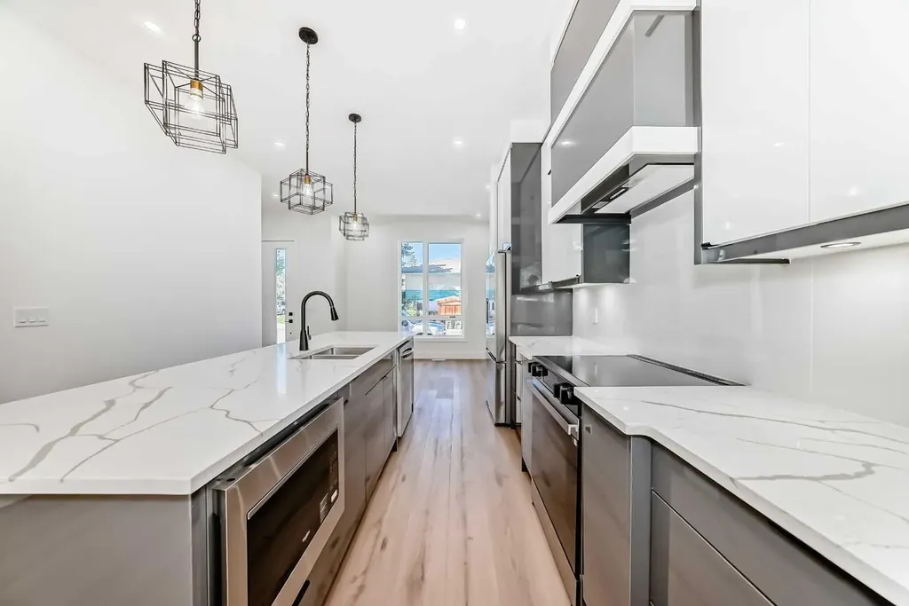 2371 20 Avenue NW Calgary AB T2M 4C9