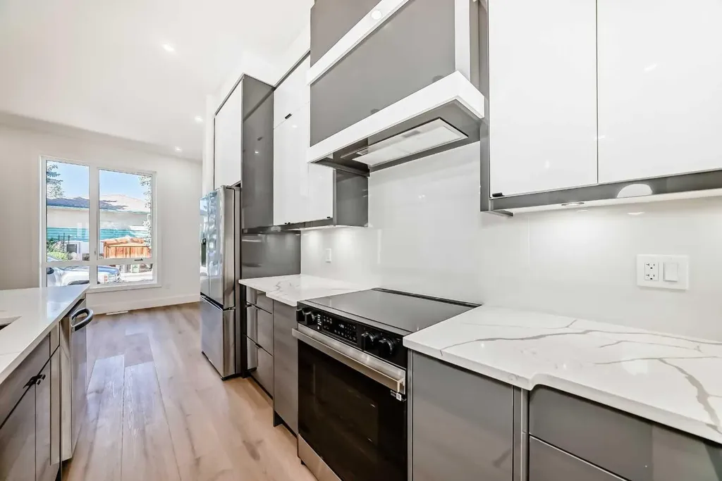 2371 20 Avenue NW Calgary AB T2M 4C9