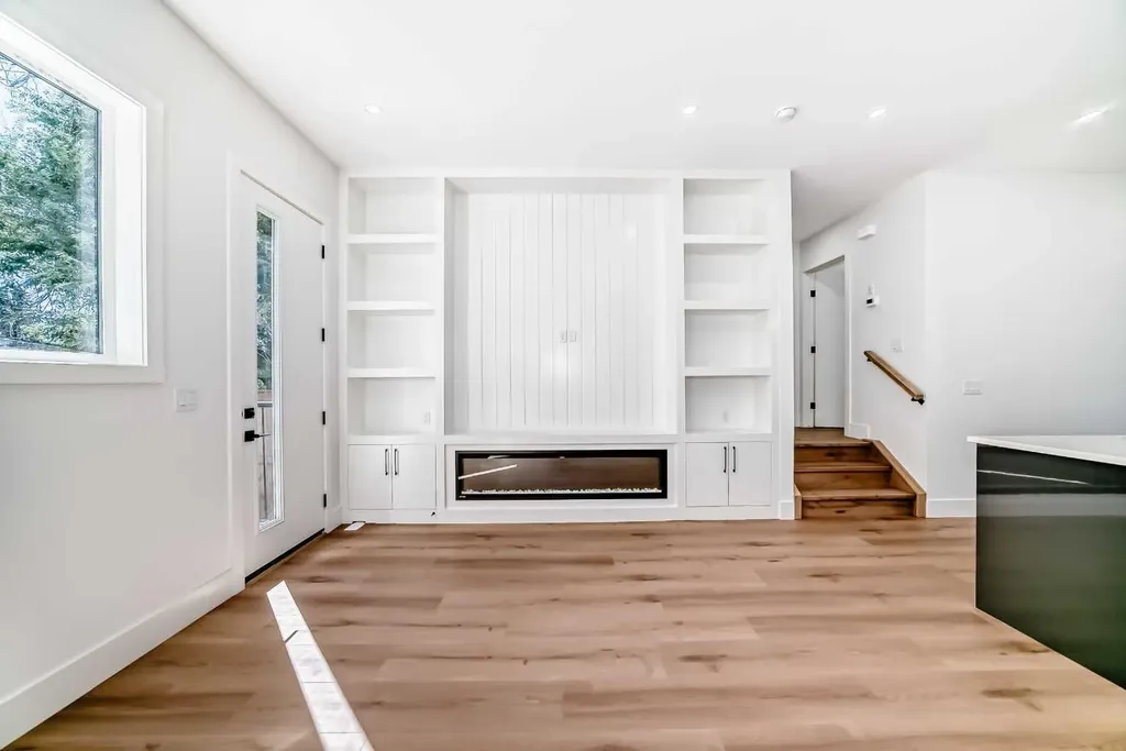 2371 20 Avenue NW Calgary AB T2M 4C9