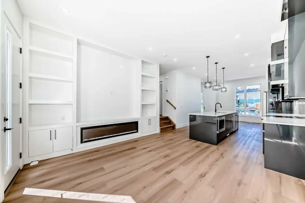 2371 20 Avenue NW Calgary AB T2M 4C9