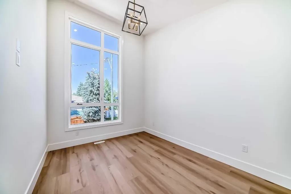2371 20 Avenue NW Calgary AB T2M 4C9