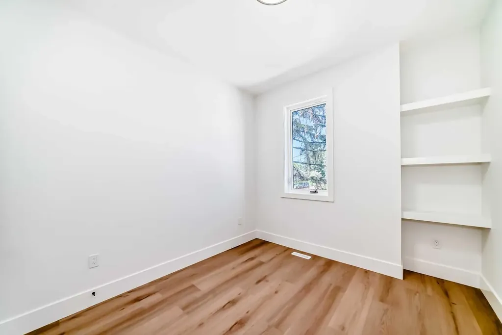 2371 20 Avenue NW Calgary AB T2M 4C9