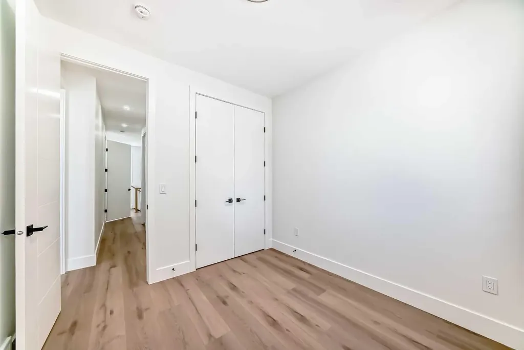 2371 20 Avenue NW Calgary AB T2M 4C9