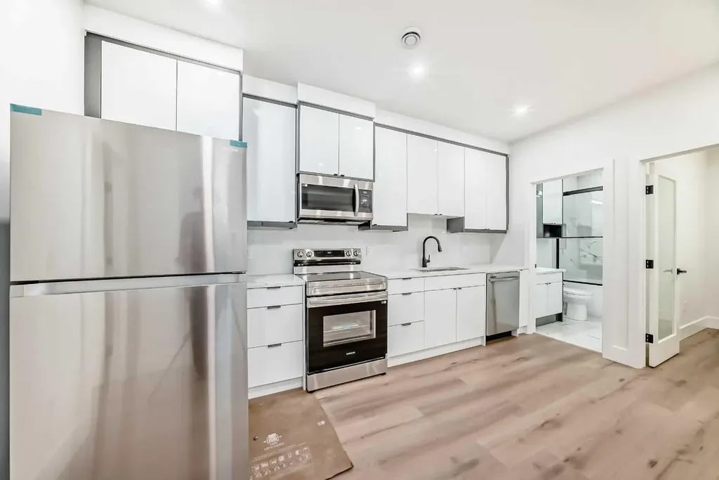 2371 20 Avenue NW Calgary AB T2M 4C9