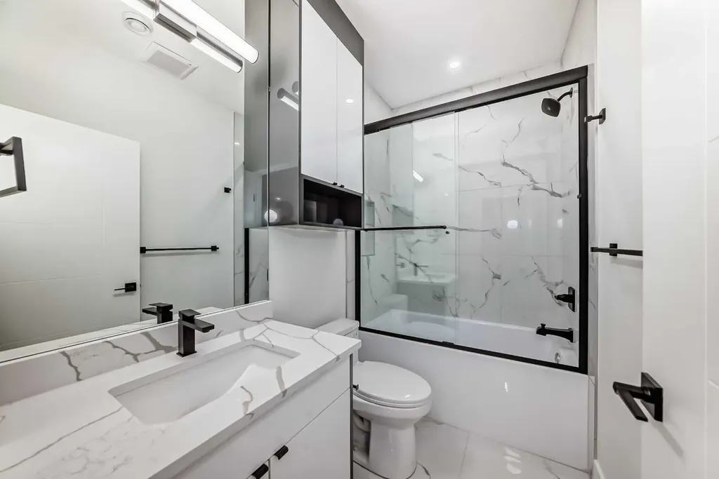 2371 20 Avenue NW Calgary AB T2M 4C9