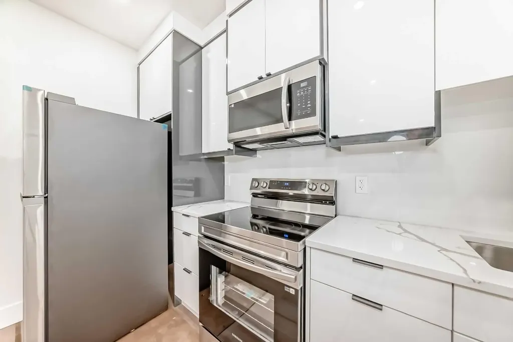2371 20 Avenue NW Calgary AB T2M 4C9