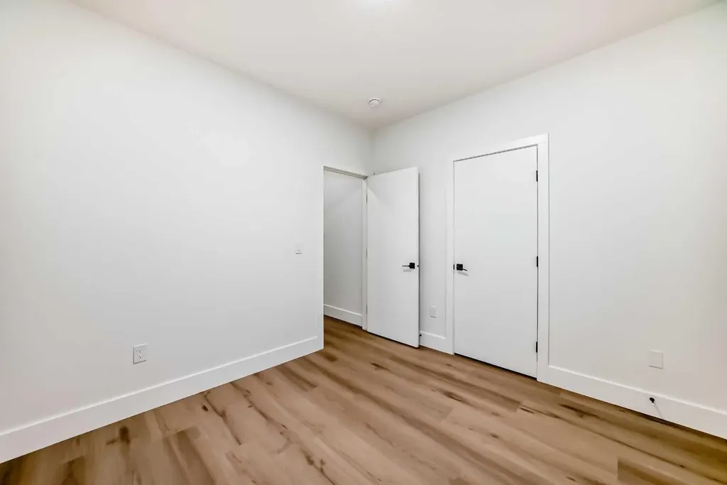 2371 20 Avenue NW Calgary AB T2M 4C9
