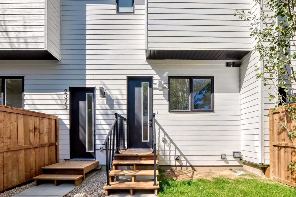 2371 20 Avenue NW Calgary AB T2M 4C9