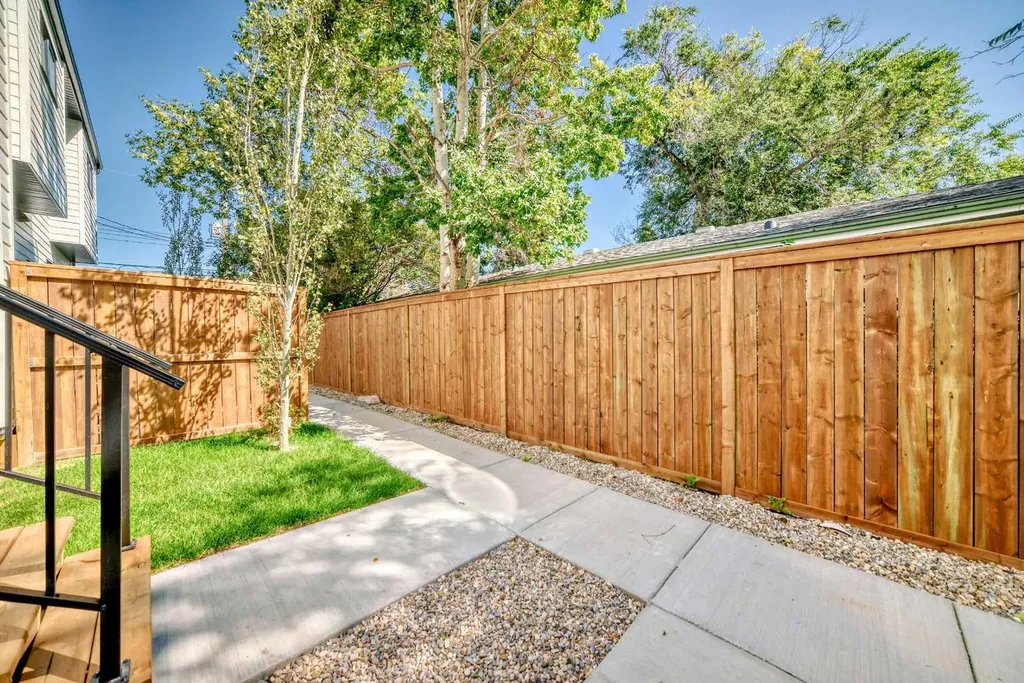 2371 20 Avenue NW Calgary AB T2M 4C9