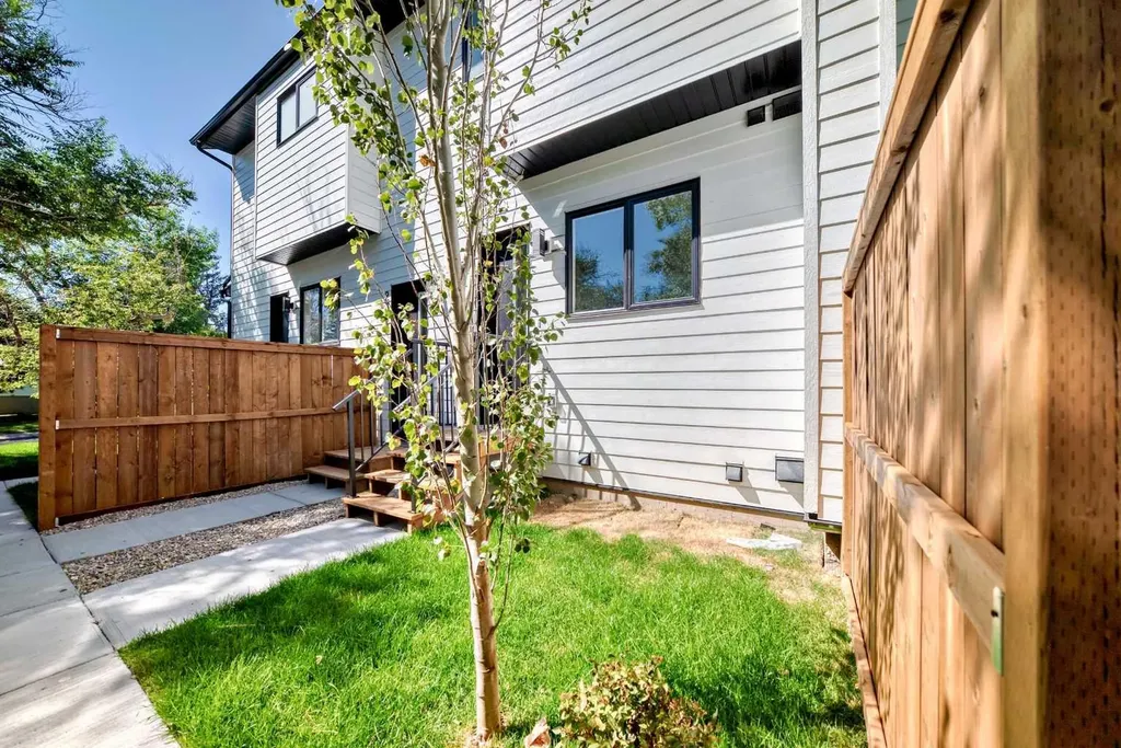 2371 20 Avenue NW Calgary AB T2M 4C9
