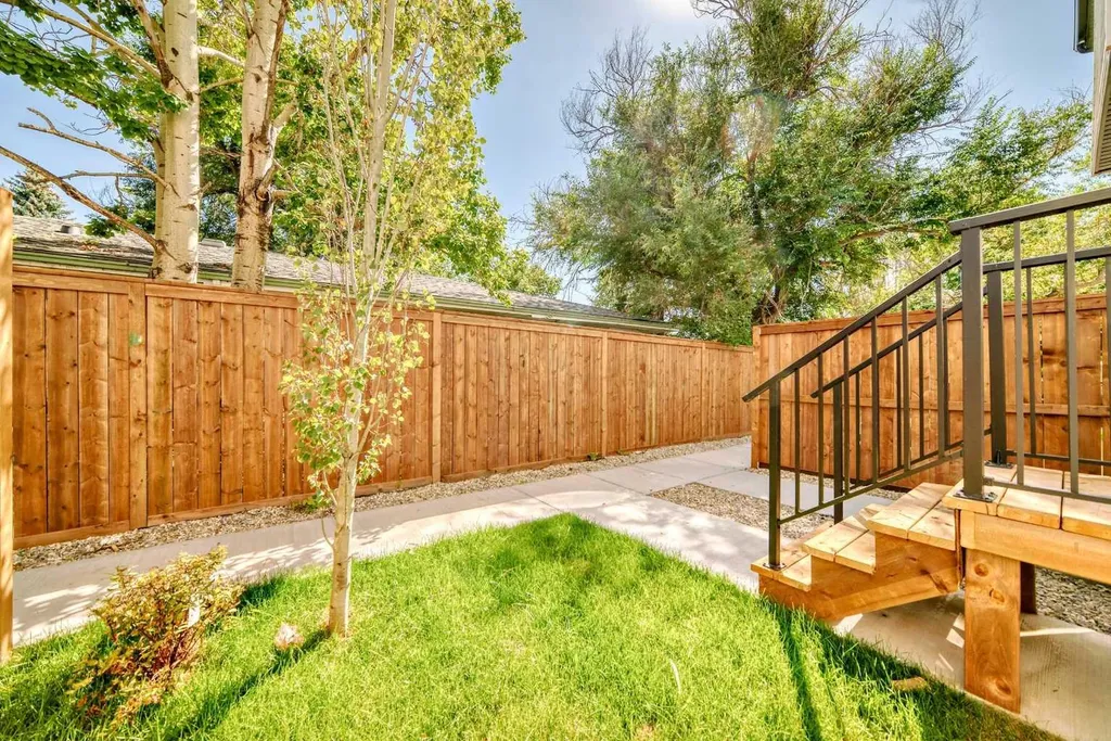2371 20 Avenue NW Calgary AB T2M 4C9