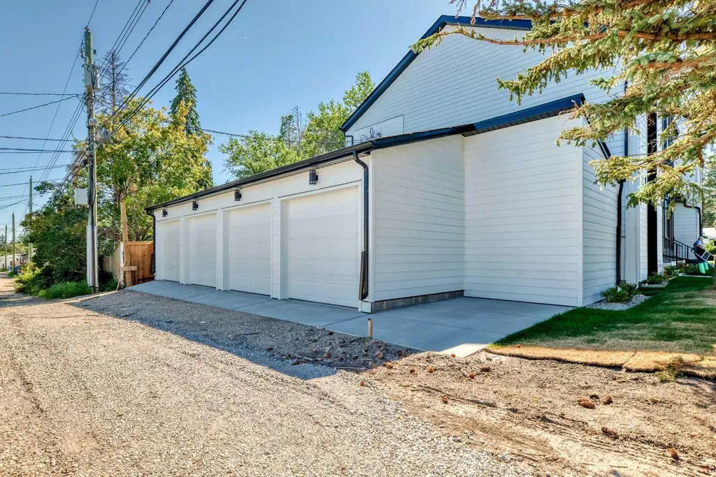 2371 20 Avenue NW Calgary AB T2M 4C9