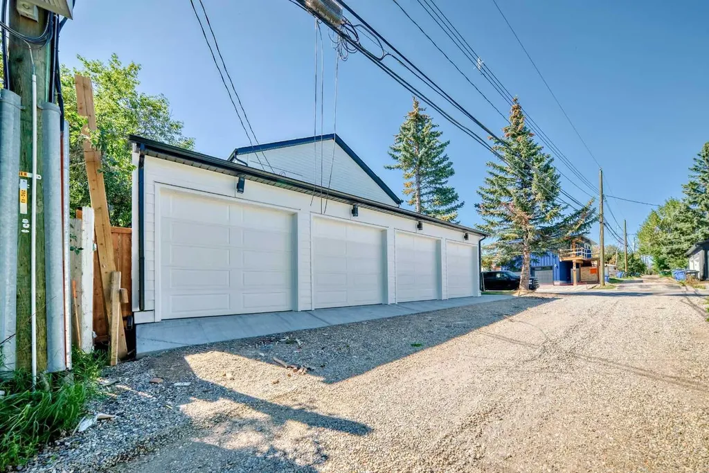 2371 20 Avenue NW Calgary AB T2M 4C9