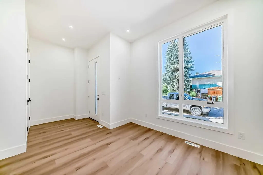 2371 20 Avenue NW Calgary AB T2M 4C9