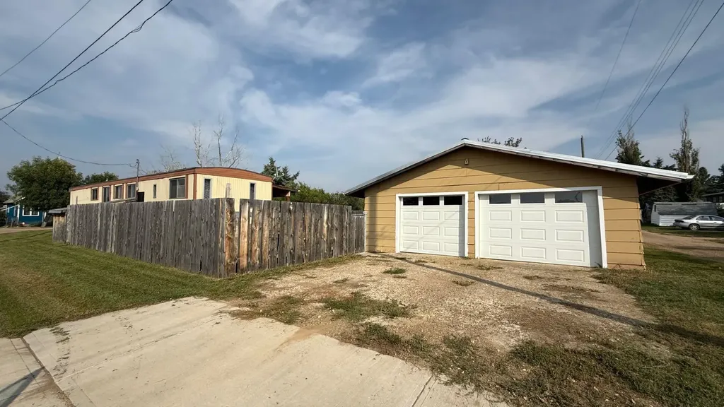 201 3 Avenue SE Youngstown AB T0J3P0
