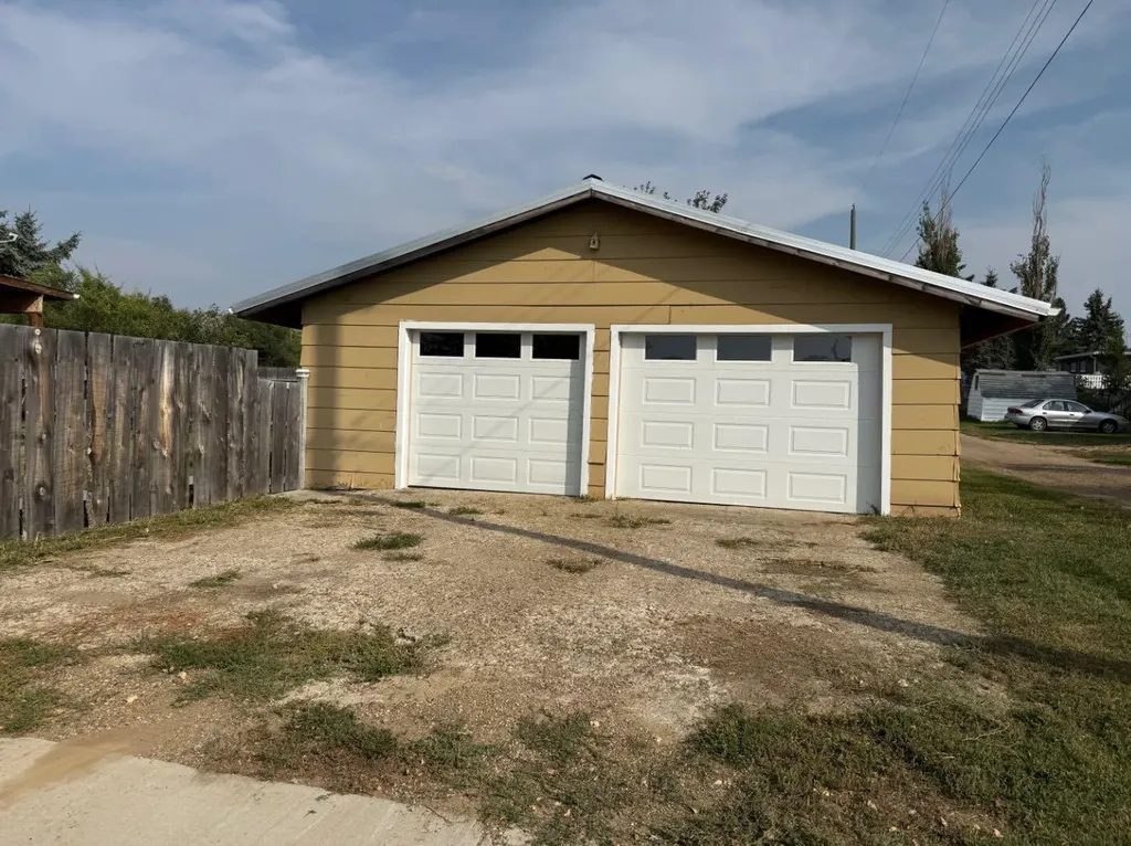 201 3 Avenue SE Youngstown AB T0J3P0