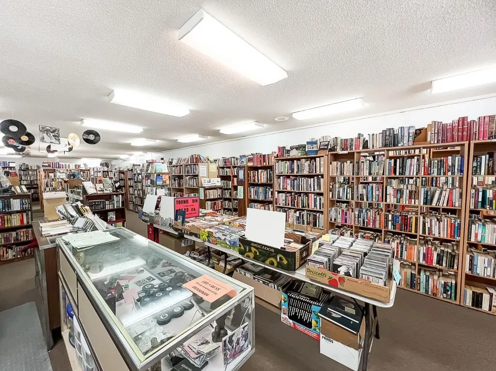 9934 100 Avenue Grande Prairie AB T8V 0T9