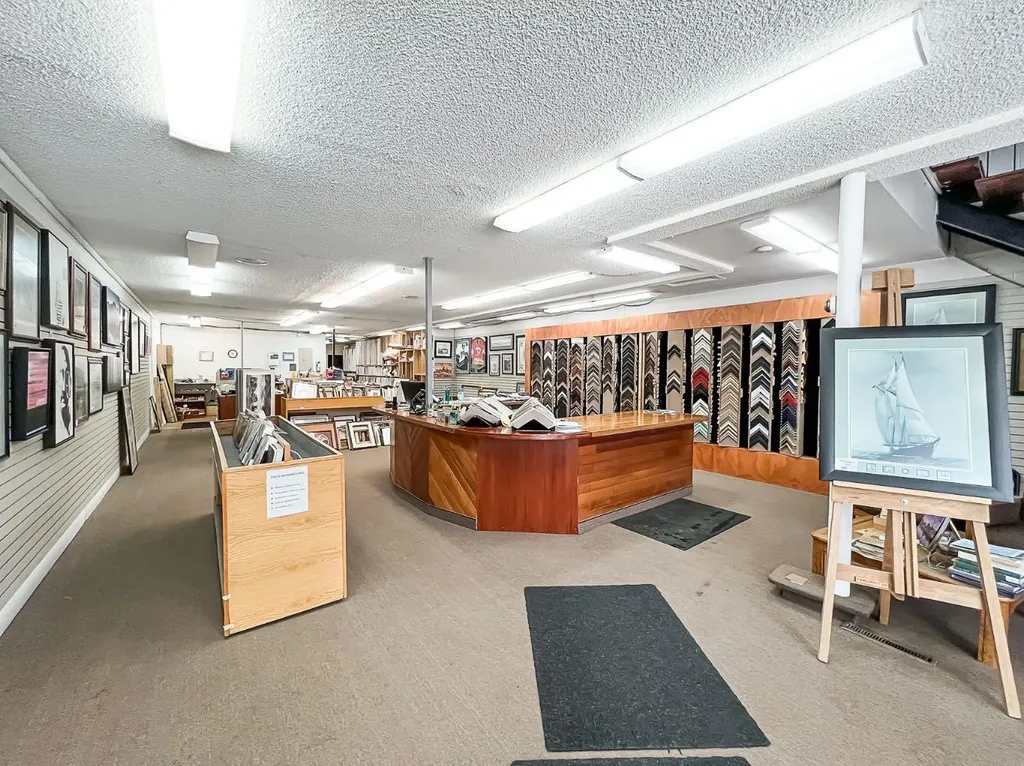 9934 100 Avenue Grande Prairie AB T8V 0T9