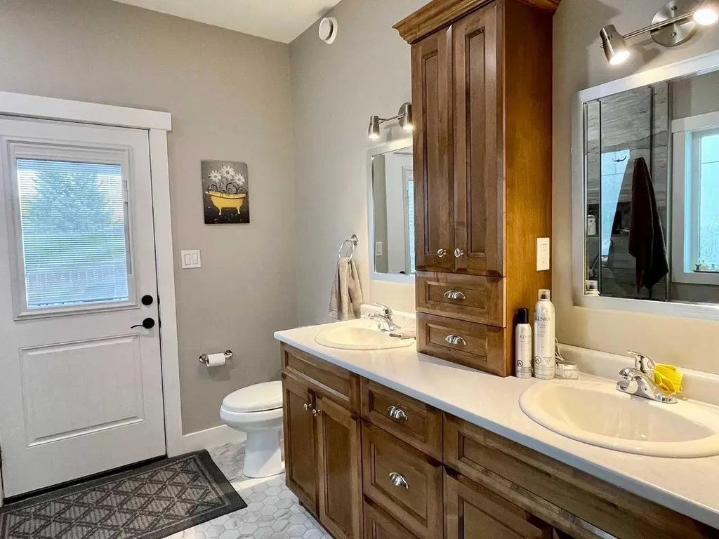 5132 54 Avenue Viking AB T0B 4N0