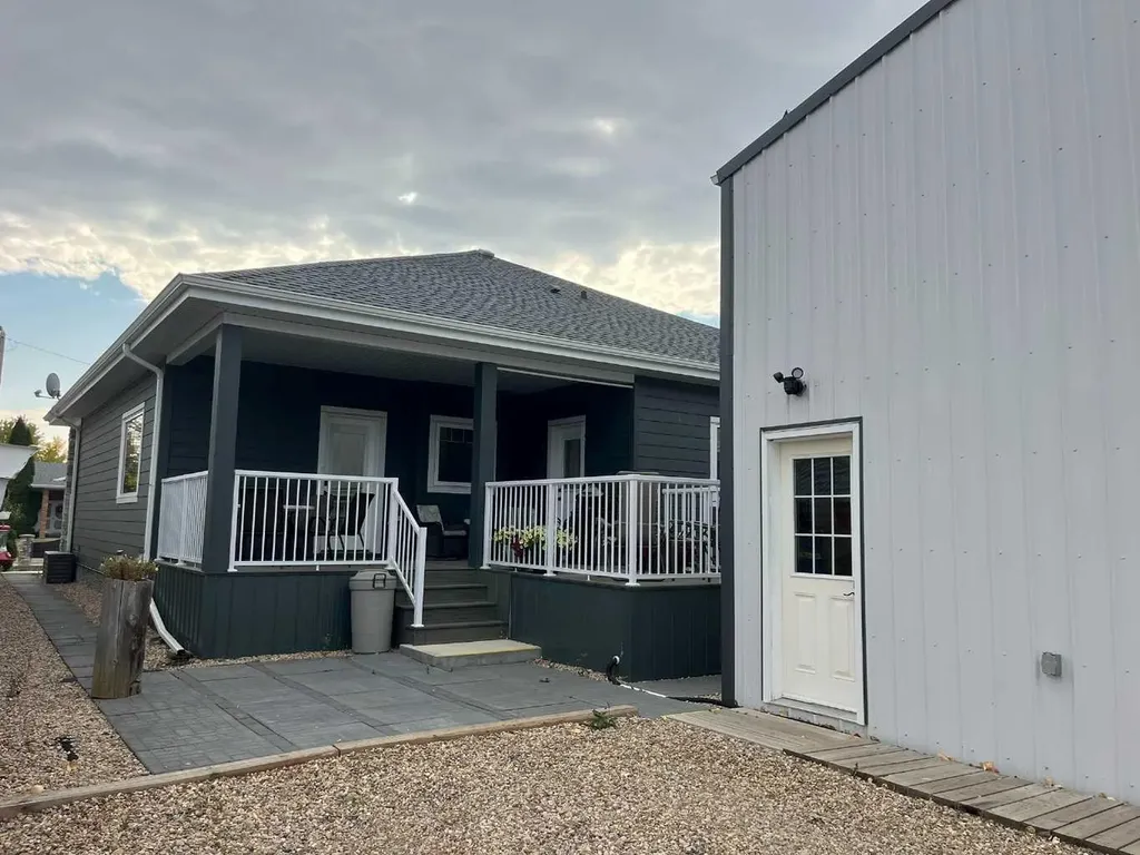5132 54 Avenue Viking AB T0B 4N0