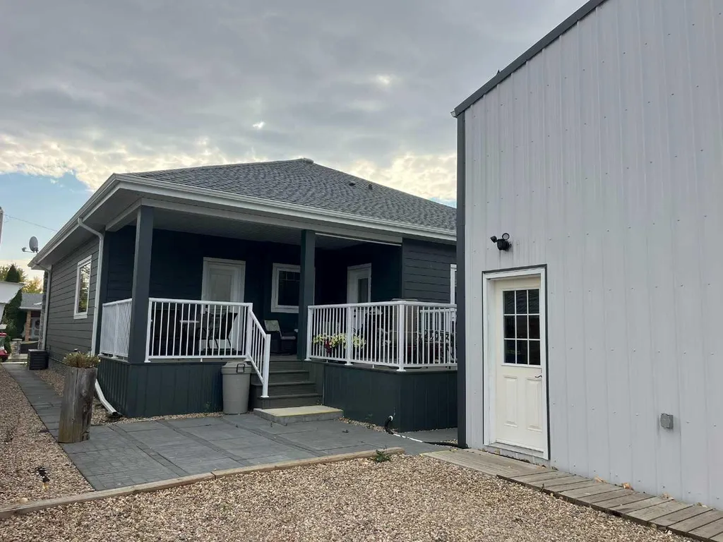 5132 54 Avenue Viking AB T0B 4N0