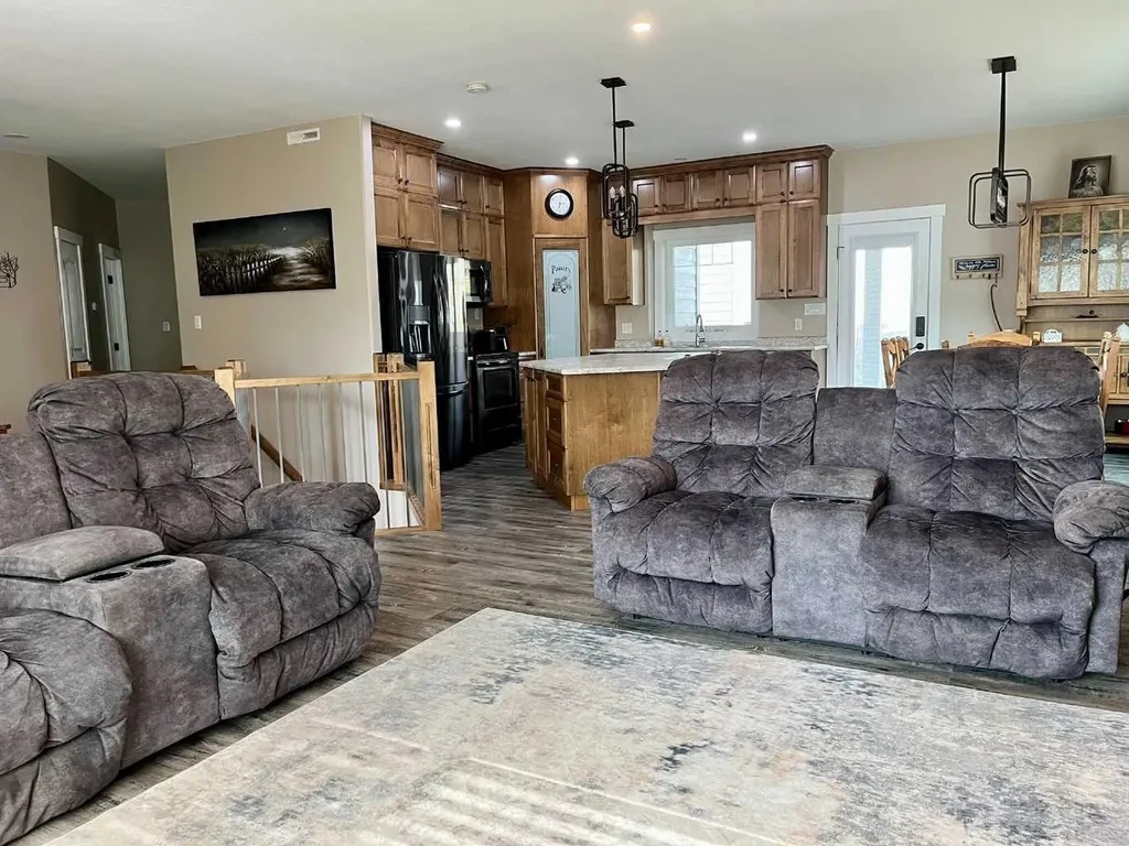5132 54 Avenue Viking AB T0B 4N0