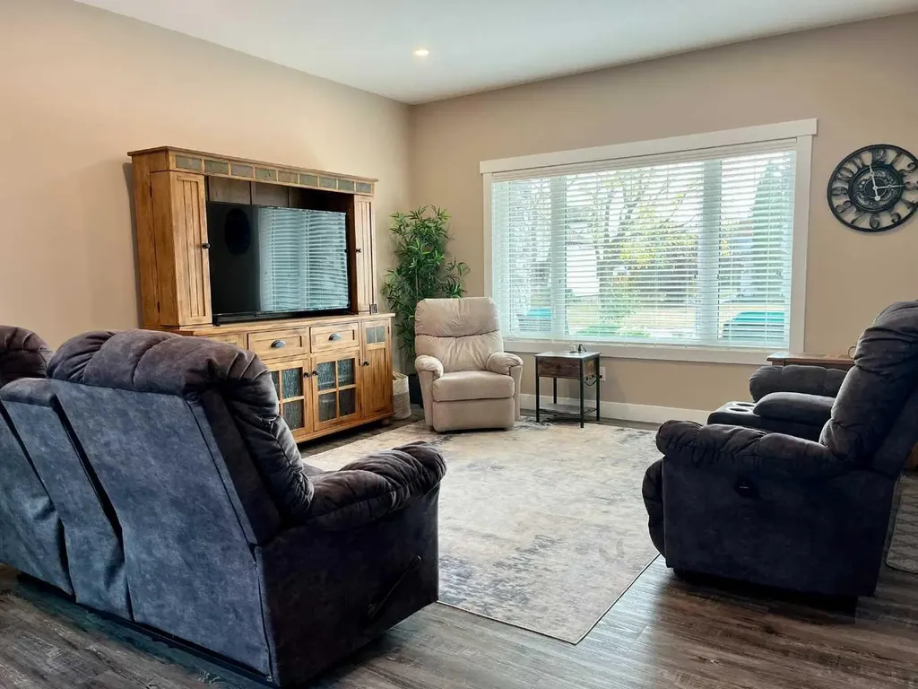 5132 54 Avenue Viking AB T0B 4N0