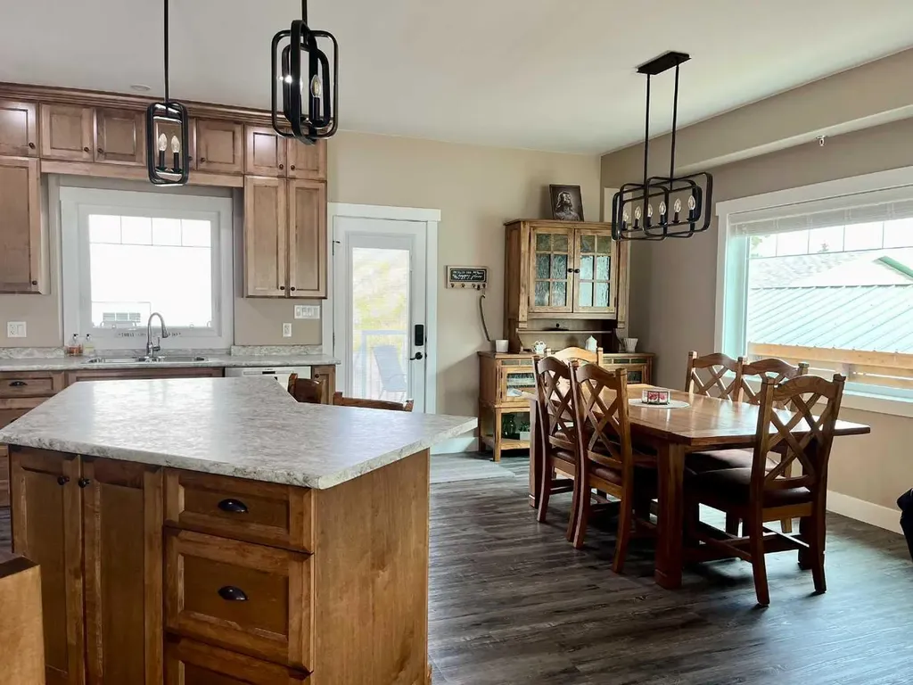 5132 54 Avenue Viking AB T0B 4N0