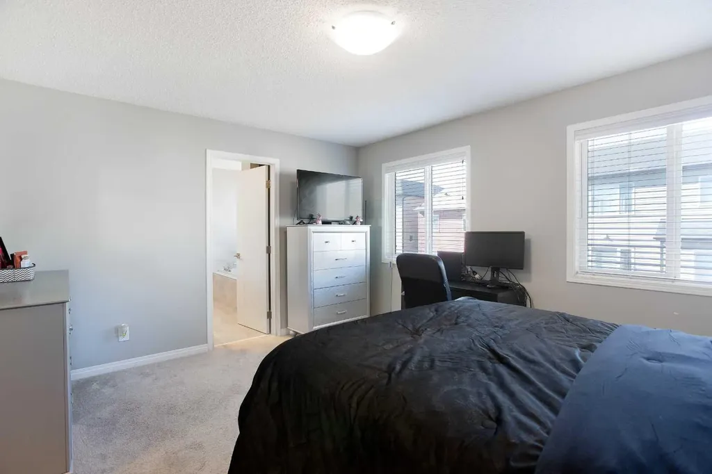 158 Osborne Common SW Airdrie AB T4B 5G7