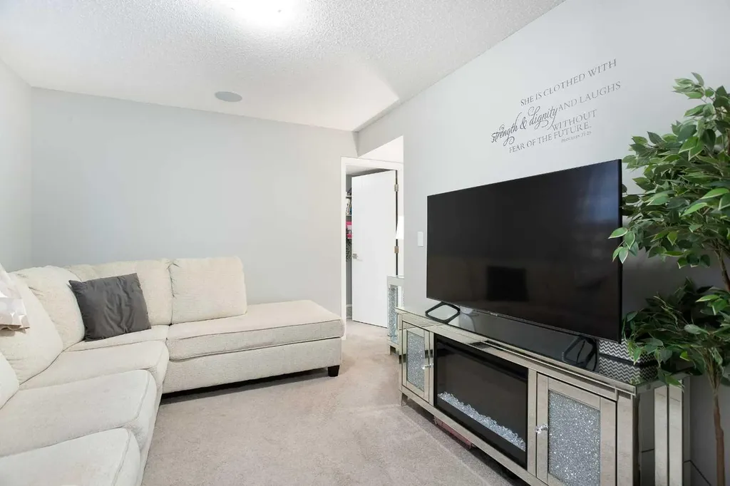158 Osborne Common SW Airdrie AB T4B 5G7