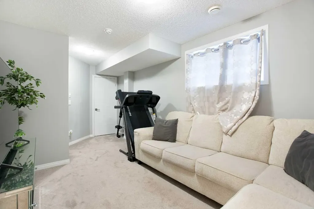 158 Osborne Common SW Airdrie AB T4B 5G7