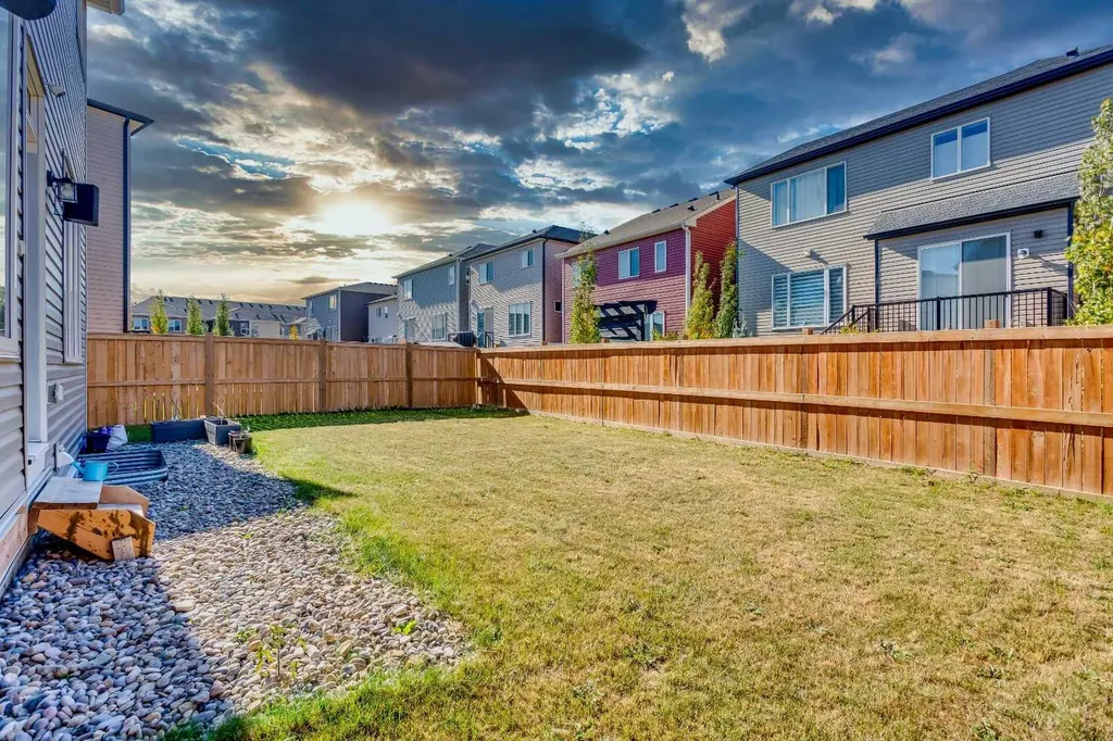 158 Osborne Common SW Airdrie AB T4B 5G7