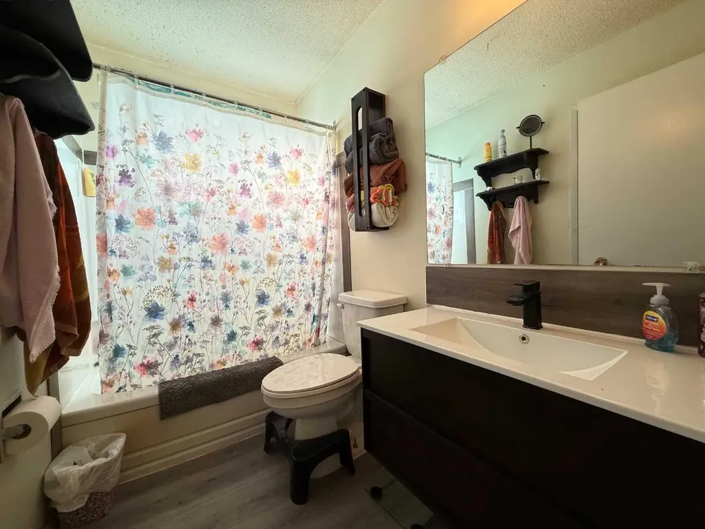 4815 52 Avenue Whitecourt AB T7S 1N2