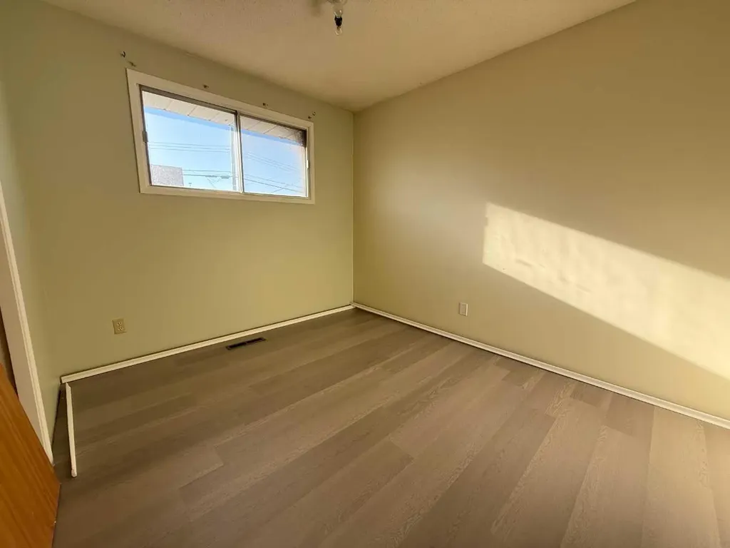 4815 52 Avenue Whitecourt AB T7S 1N2