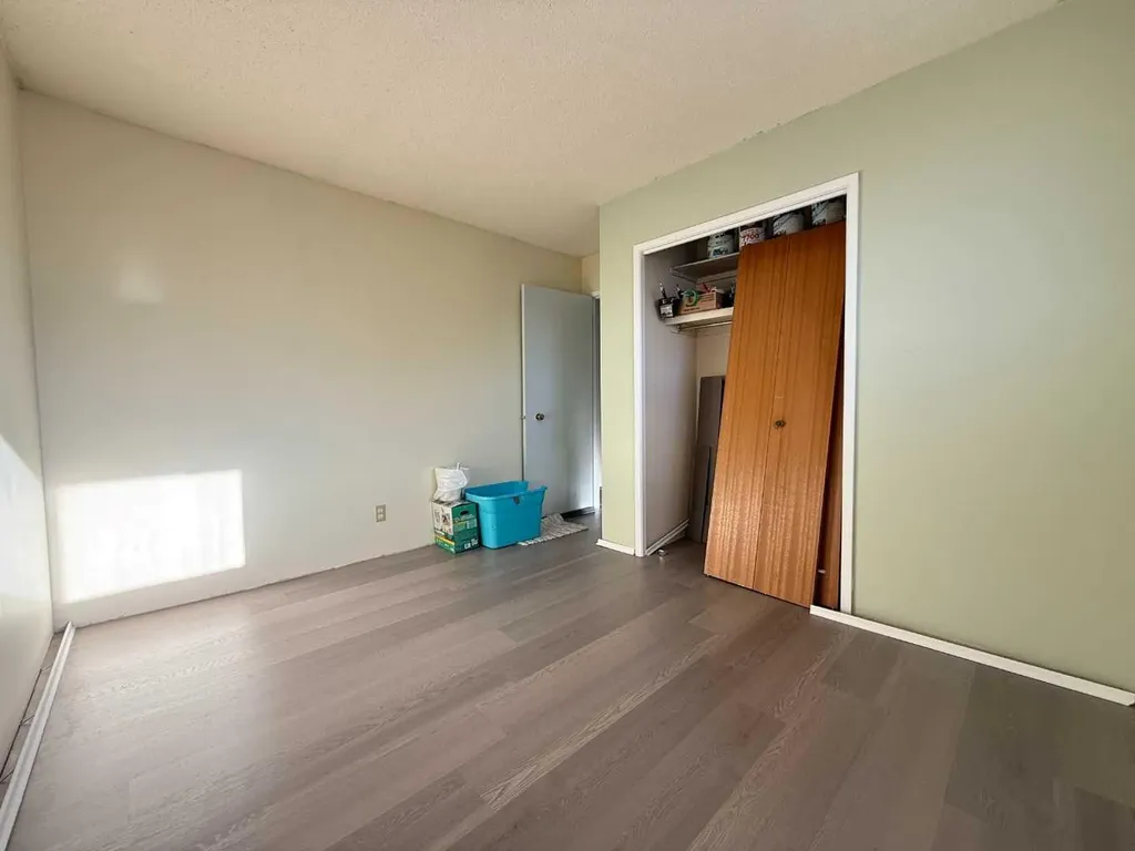 4815 52 Avenue Whitecourt AB T7S 1N2