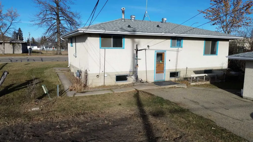 4815 52 Avenue Whitecourt AB T7S 1N2