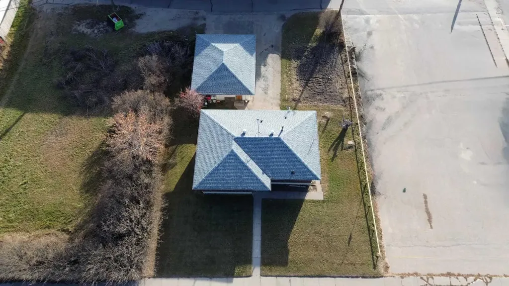 4815 52 Avenue Whitecourt AB T7S 1N2