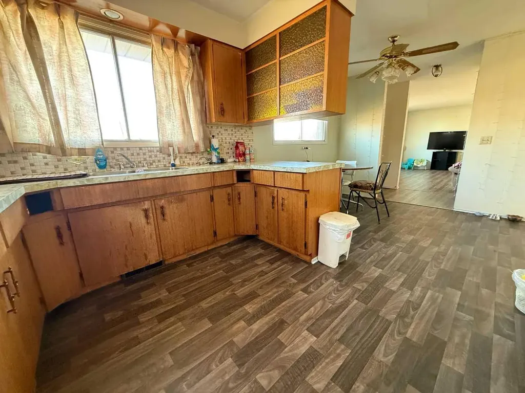 4815 52 Avenue Whitecourt AB T7S 1N2
