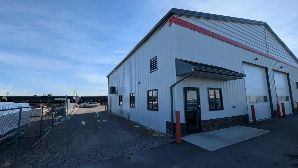 1075 36 Street N Lethbridge AB T1H 6L5