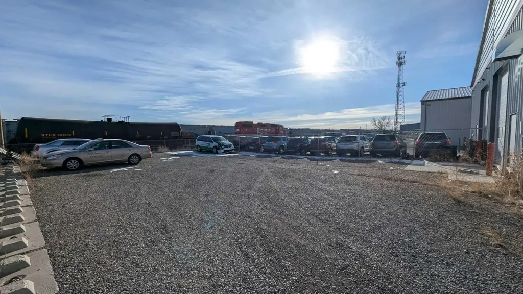 1075 36 Street N Lethbridge AB T1H 6L5