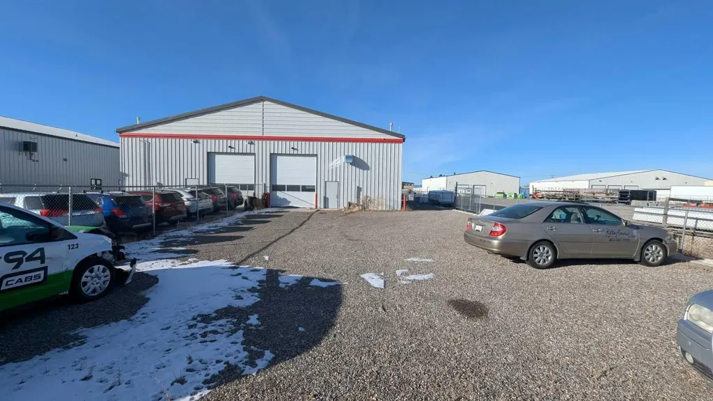 1075 36 Street N Lethbridge AB T1H 6L5
