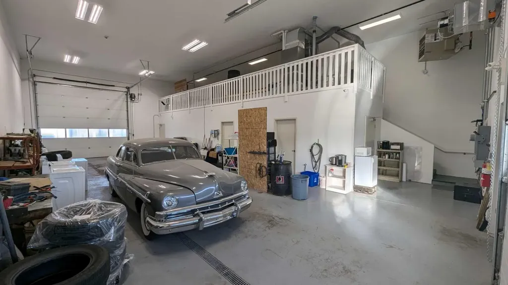 1075 36 Street N Lethbridge AB T1H 6L5