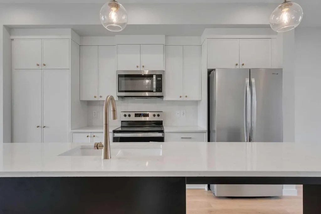 1497 Rangeview Drive SE Calgary AB T3S 0K5