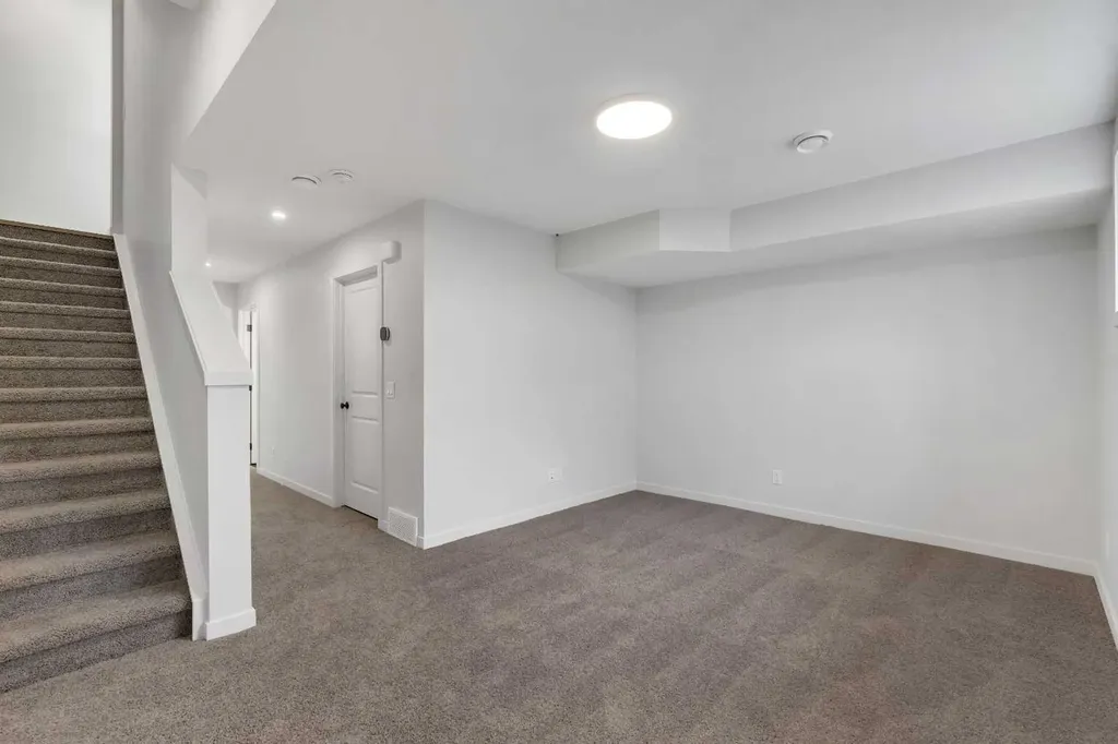 1497 Rangeview Drive SE Calgary AB T3S 0K5