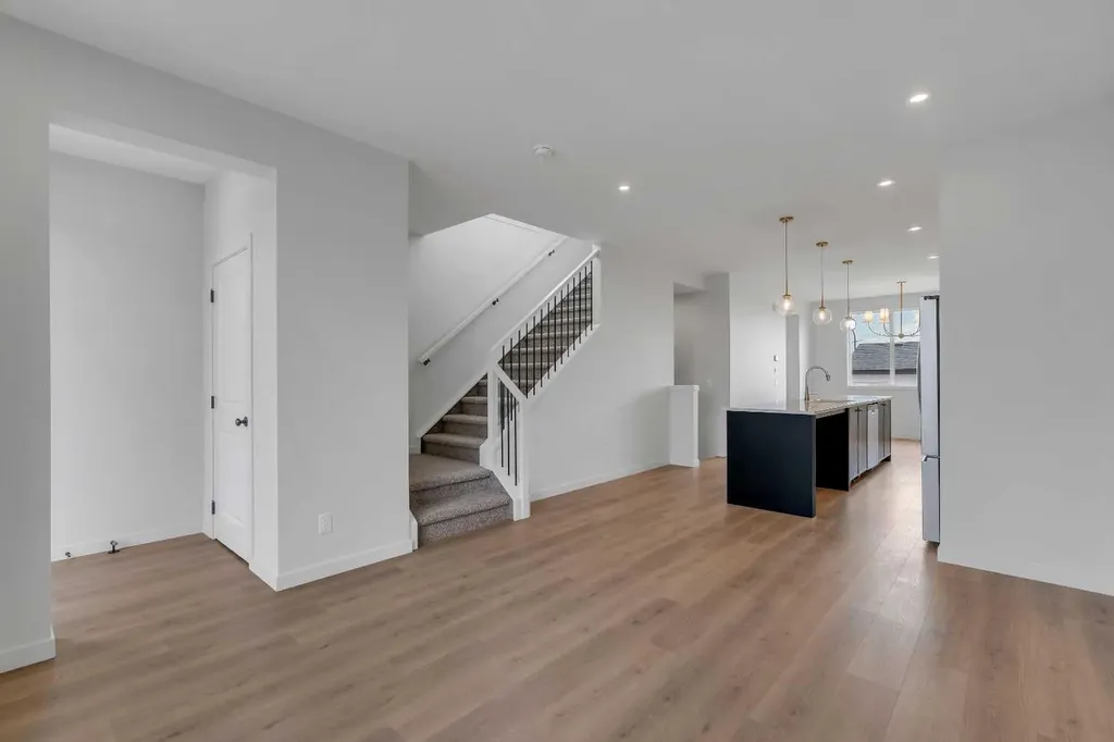 1497 Rangeview Drive SE Calgary AB T3S 0K5