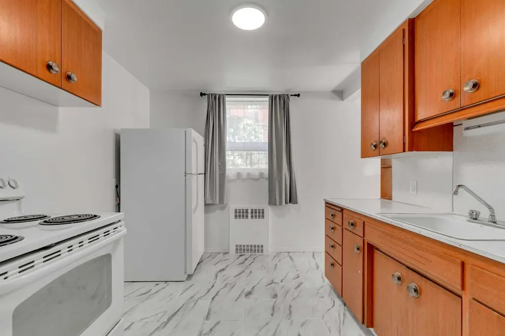 1216 15 Avenue SW Calgary AB T3C 0X5