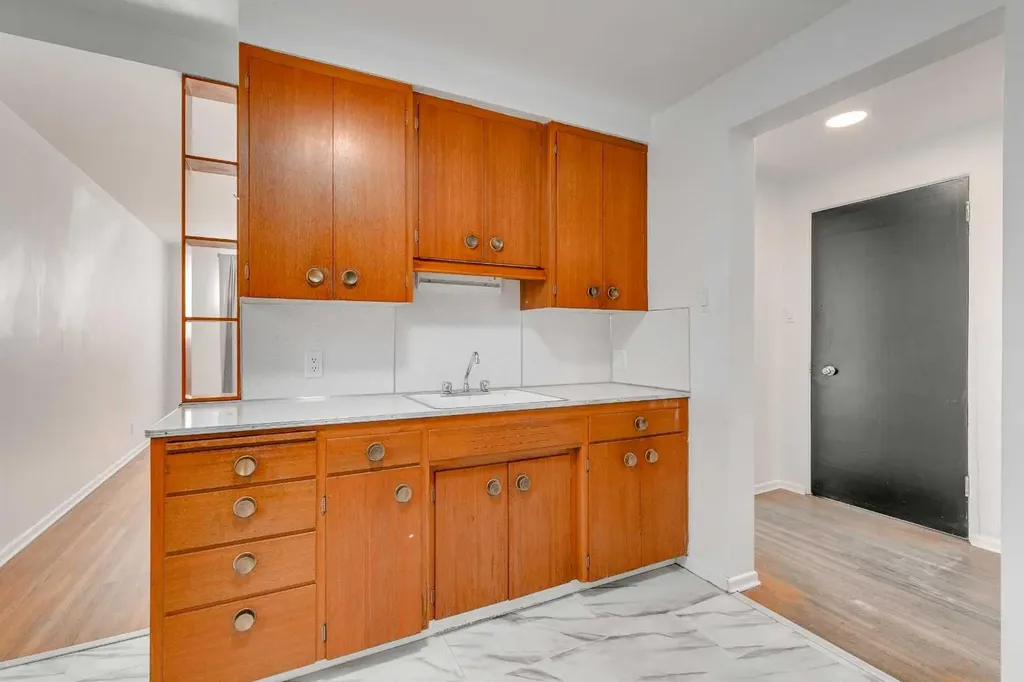 1216 15 Avenue SW Calgary AB T3C 0X5
