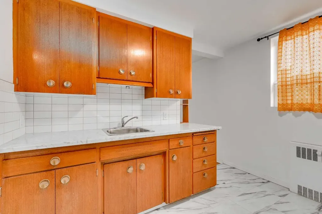 1216 15 Avenue SW Calgary AB T3C 0X5